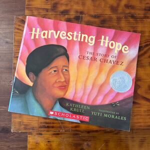 Vintage 2004 Harvesting Hope The Story Of Cesar Chavez Paperback Book